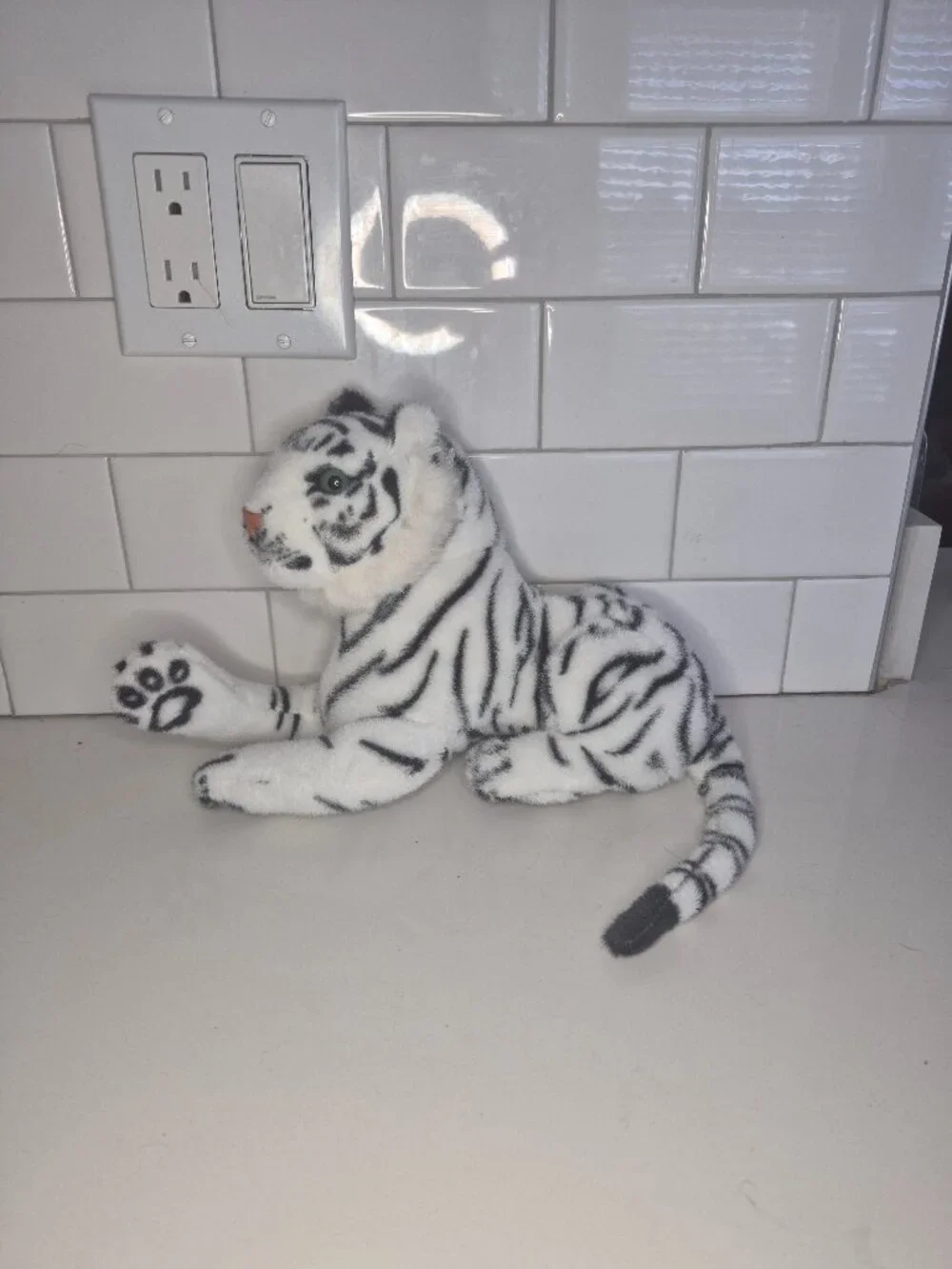 American Furniture Warehouse Realistic White Bengal Tiger King 12
